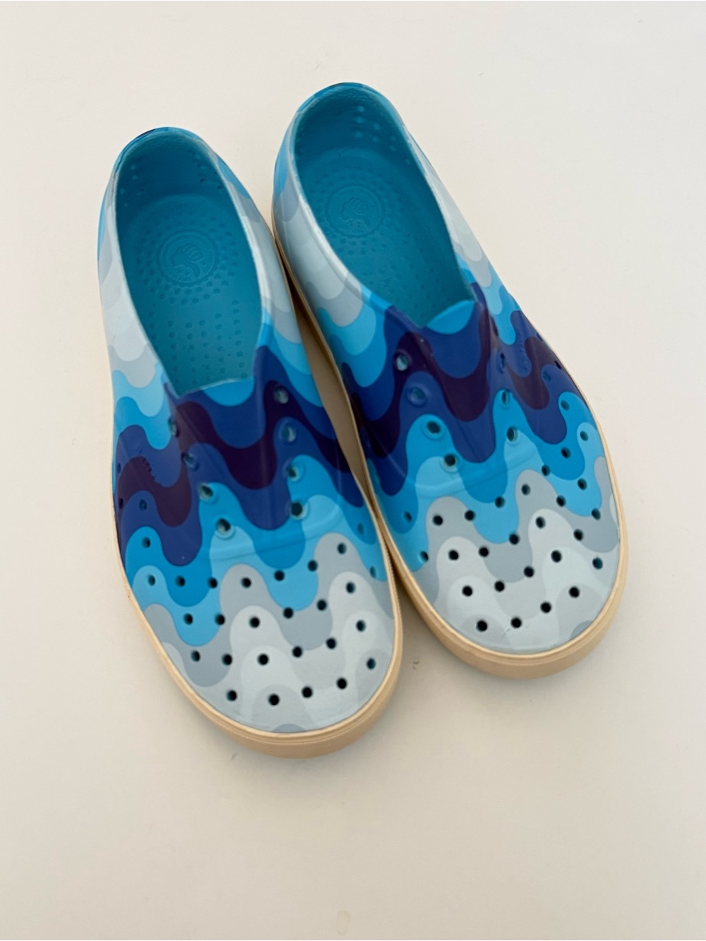 Native Miller blue wave shoes J3